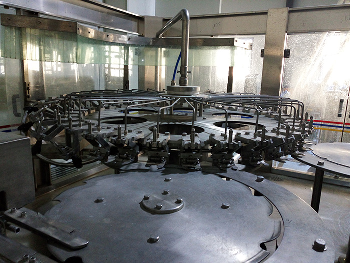 三合一灌裝機(jī)沖洗部位