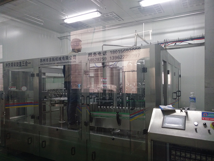 無(wú)菌灌裝機(jī)三合一機(jī)型